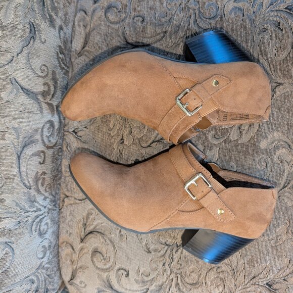 EUC AMERICAN EAGLE WOMEN'S CARA BUCKLE SHOOTIE SIZE 9 - Picture 3 of 6